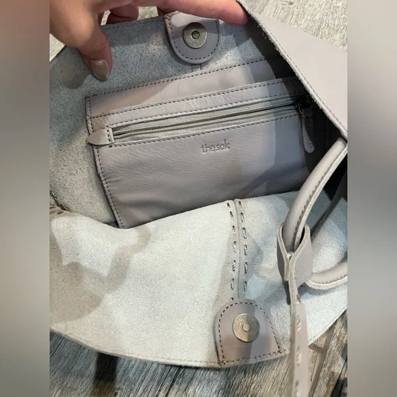 The Sak Los Feliz Leather Hobo Bag Dove Gray | Embossed Boho Tassel Purse | NWOT - Picture 10 of 11